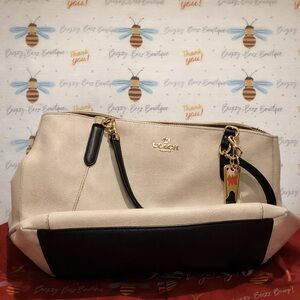 NWT Coach Women's Black and Cream Leather Shoulder Bag